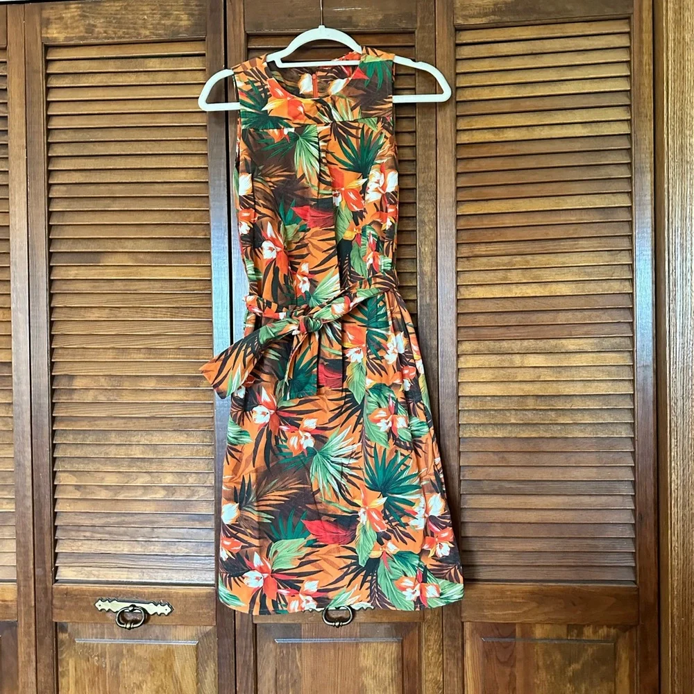 1960s vintage Tropical Floral Hawaiian shift dress with belt size small